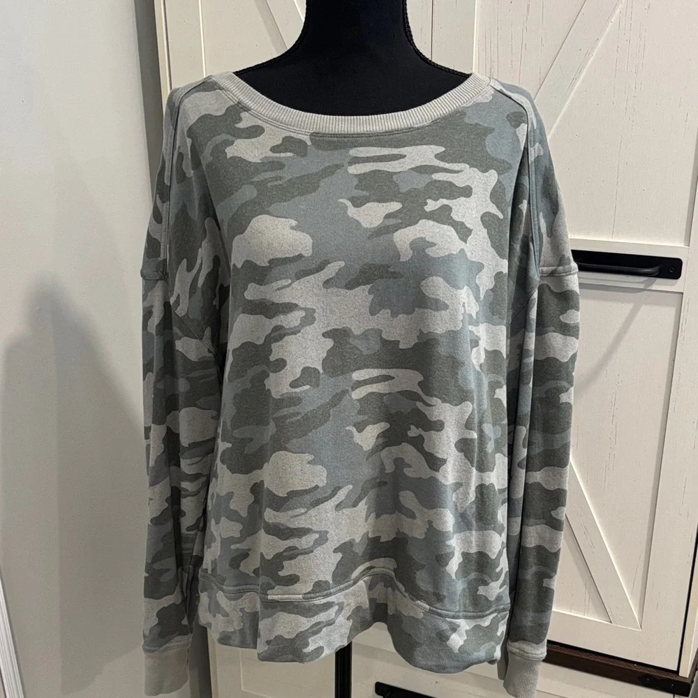 Universal Thread Camo Gray/Green Crewneck Sweatshirt - Picture 4 of 4